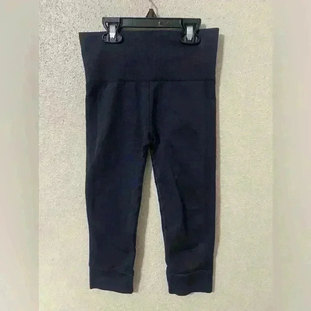 Lululemon Navy Blue Size 2 High Rise Waist, Cuff around Bottom.